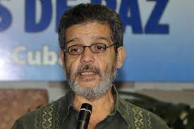El miembro del equipo negociador de las Fuerzas Armadas Revolucionarias de Colombia (FARC) Luis Alberto Alban (d), alias Marco León Calarcá. Foto: EFE - marco-leon-calarca_131555-L0x0