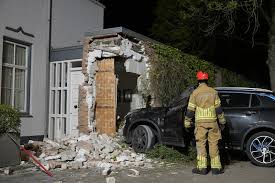 Automobilist rijdt woning in Breda binnen: bestuurder (23) aangehouden