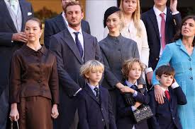 Bébé Royal: Caroline de Monaco, Grand-Mère Heureuse! Découvrez le Dernier Né!