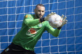 Taffarel explica escolha de Weverton para a Copa e descarta corte de Bento por falhas recentes