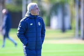 Por que o Grêmio não abre os treinos para vermos o trabalho de Luís Castro?