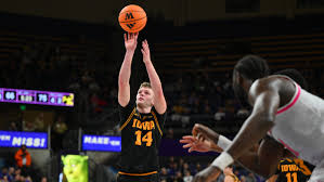 Iowa Hawkeyes vs. Northwestern Wildcats: Game Preview & Analysis