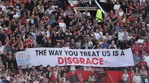 Man Utd: Thousands take part in fan protest at Old Trafford - BBC