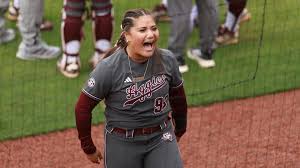 Oklahoma Sooners dominate Texas A&M in college softball game