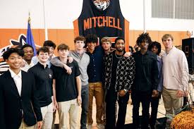 GCDS Alumnus and NBA All-Star Donovan Mitchell Jr. ’12 Inaugurates New 
Athletic Center