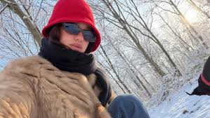 This Winter, I’ll Be Taking a Cue From Dua Lipa’s Luxurious Après-Ski Wardrobe