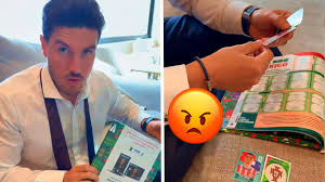 Critican a gobernador por ponerse a abrir estampitas del Mundial 2026; una más de Samuel García en Nuevo León