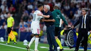 Jornalista madrilenho: o dilema Mbappé e Vinícius domina a mente de Mourinho