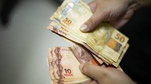 Salário maior no contracheque em fevereiro? Entenda o reajuste