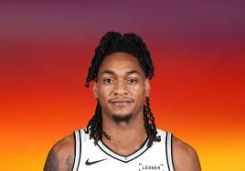 Devin Vassell averaged 13.9 points per game this …
