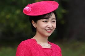 《ほんのり透けていた》佳子さま「7万円シースルーワンピ」は“大胆な花柄”で「自由にエモーショナルに」がコンセプトの人気ブランド