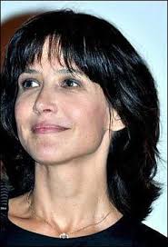 Quelle est cette actrice française née Sophie Danièle Sylvie Maupu, née à Paris en 1966 ? Elle s&#39;est fait connaître dans &#39;La Boum&#39;. - 7_s3GIH