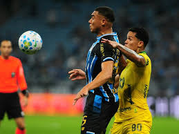 Carlos Vinícius vive fase de instabilidade no Grêmio