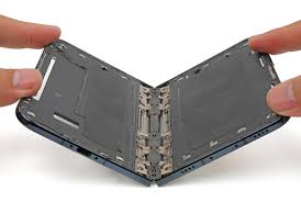 Here’s why the iPhone Duo’s hinge could be cracking the screen