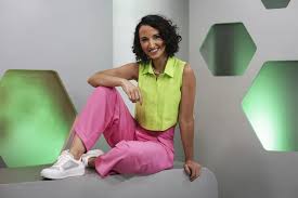Após anunciar gravidez, Alice Bastos Neves comenta o momento especial ao lado da família: "Felizes, honrados e gratos pela vida"