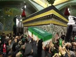 طواف پیکر شهید زهرا حدادعادل، همسر رهبر انقلاب در کنار ضریح نورانی امام رضا علیه‌السلام