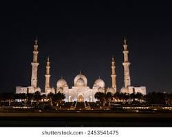 Gambar Masjid Sheikh Zayed Solo Night Exterior View  Lit Domes