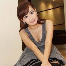 Hasil gambar untuk bugil telanjang NAJWA SHIHAB indonesia presenter tv