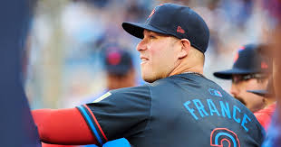 Ty France Shines as First-Time Gold Glove Winner in 2025