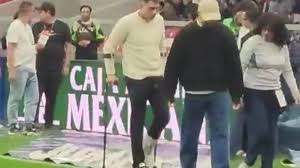 Luis Ángel Malagón reaparece en muletas: El triste regreso del portero al Estadio Azteca