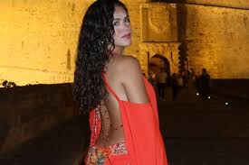 Descobrimos a marca do vestido que Maisa usou em Ibiza