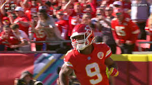 Can't-Miss Play: Kansas City Chiefs running back Kenneth Walker III burns Bolts on 32-yard TD run in first quarter — NFL.com