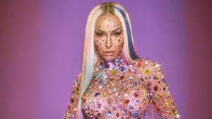 Grávida, Sabrina Sato aposta em look poderoso para ensaio de Carnaval