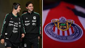 Su precio está por las nubes en Chivas, es mundialista y ya lo observan desde Europa