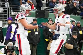 Patriots get career-high 5 TD passes from Maye in 42-10 rout of Jets, win AFC East a few hours later