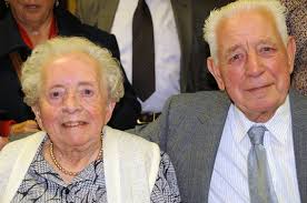 Pierre Marcelis (88) en Jeanette Nerinckx (86) uit de Boslaan 115 in Lembeek vierden hun briljanten bruiloft. Ze leerden elkaar op een bal in De Kring in ... - Lemb_briljant_Marcelis_E