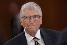 Bill Gates defende regras para IA e diz que acordo global será mais difícil que negociações nucleares