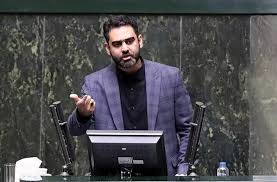 تهدید وزیر اقتصاد توسط نماینده نزدیک به جلیلی: بود و نبود شما در وزارت اقتصاد چه فرقی دارد؟ / قیمت ارز را کنترل نکنید تبعات بدی برایتان خواهد داشت