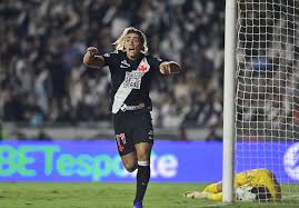 Vasco entra em campo com QR Code na camisa, com link que direciona para tour de São Januário