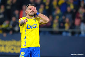 Victoria de carácter para cerrar la primera vuelta con 34 puntos (3-2)