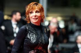Mylène Farmer "d’une précision incroyable" : Cécile de France fai ...