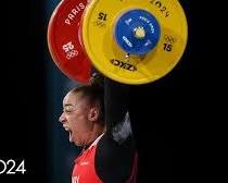 Hình ảnh về Solfrid Koanda lifting weights