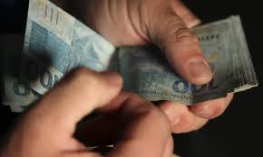 Tem dinheiro esquecido no banco? Maioria dos brasileiros tem de R$ 10 a R$ 100 deixados na conta