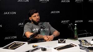 Arman Tsarukyan Backs Charles Oliveira to Defeat Max Holloway for BMF Title at UFC 326