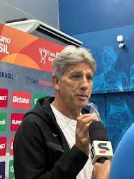Renato Gaúcho se emociona ao falar da sua irmã Iris; técnico recebeu a notícia do falecimento assim que embarcou para Belém