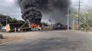 Un operativo en Colima deja un muerto, dos policías heridos y bloqueos en carreteras