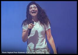 Lorde's 'Royals' Video Reaches One Billion Views On YouTube