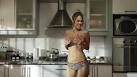 Cocinera hot!: una argentina prepara sus recetas desnuda y