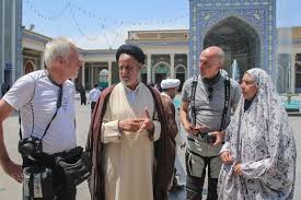 خبرگزاری حوزه علمیه: بیشترین زائران خارجی حرم قم آمریکایی‌ هستند