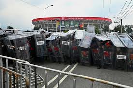Protestas y choques con la policía: la otra cara del inicio del Mundial en México