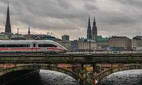 Bahnstrecke Hamburg–Berlin gesperrt – Probleme bei Reparatur
