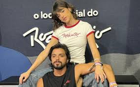 Agatha Moreira e Rodrigo Simas curtem o Rock in Rio
