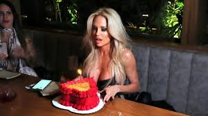 Luciana Salazar: Cumpleaños Íntimo, Look Explosivo y Festejo Glamoroso - Imagen principal del artículo