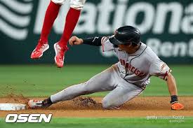 Lee Jung-hoo's Extra-Base Hits Can't Stop Walk-Off