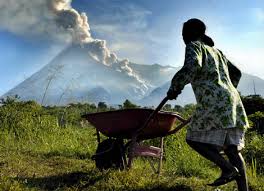 Hasil gambar untuk FOTO-FOTO KORBAN GUNUNG API
