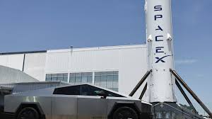 Jim Cramer says one of SpaceX's biggest risks is this group of investors